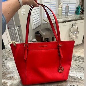 Michael Kors Jetsetter Handbag in Red